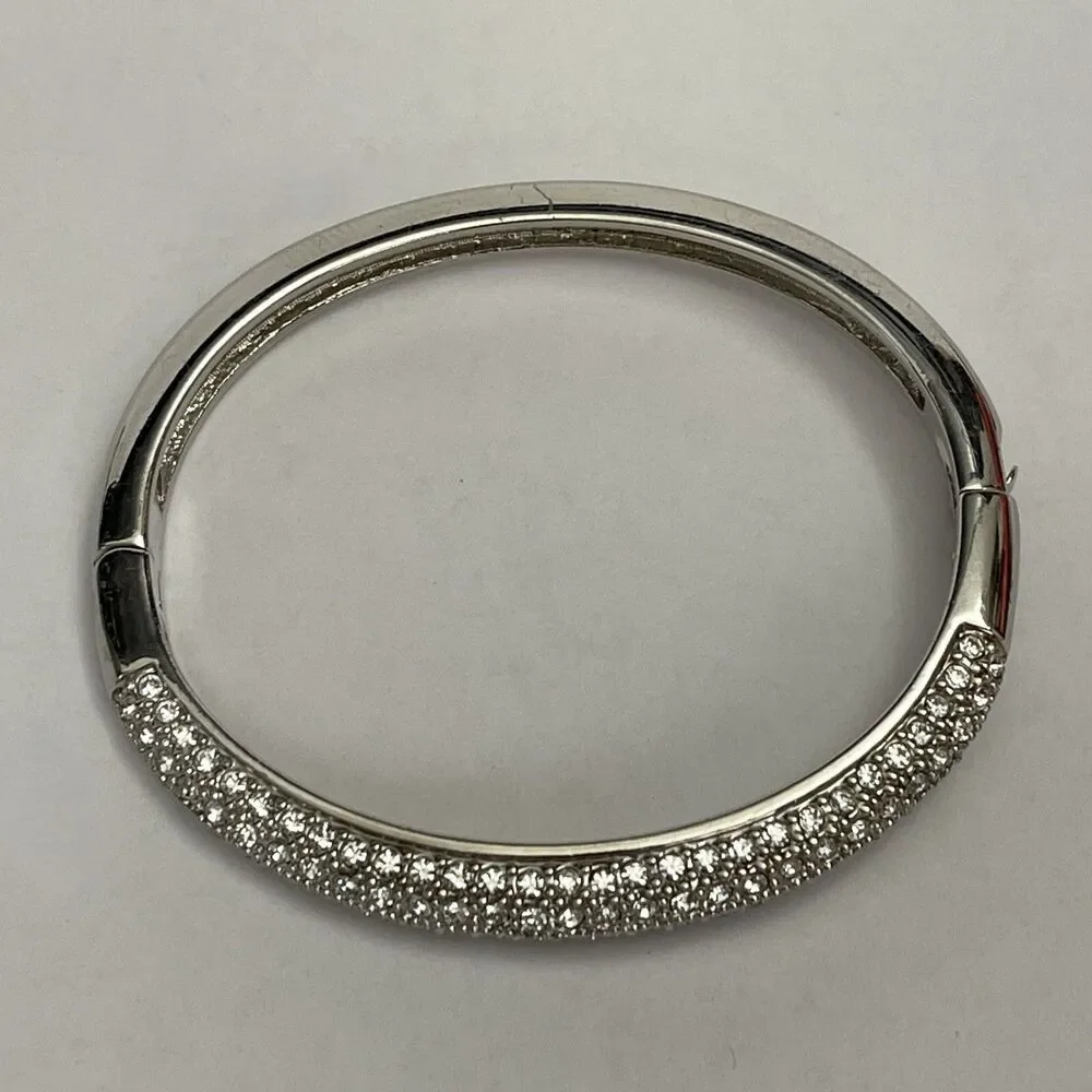 Unbranded silver tone